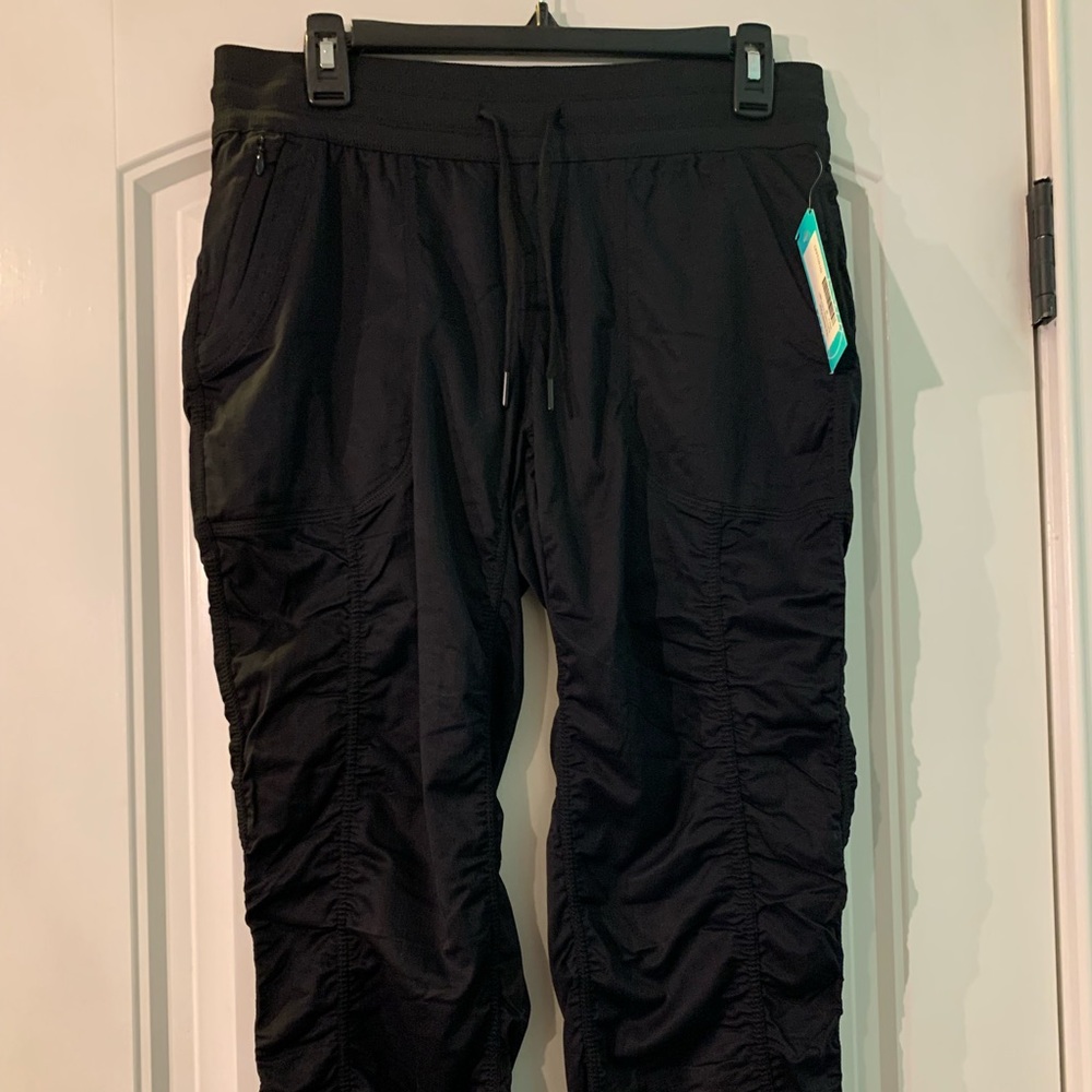 NWT THE NORTH FACE Aphrodite 2.0 Capris Size Medium Black